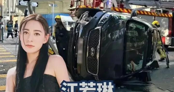 女星江若琳駕車撞燈柱側翻，現場慘烈畫面曝光，被救護車送往醫院