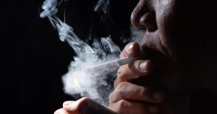 救命！一抽菸就噁心乾嘔反胃，這是身體在瘋狂報警吧？