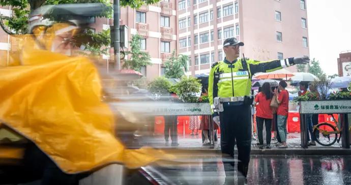 高考首日，普陀警方暖心護航