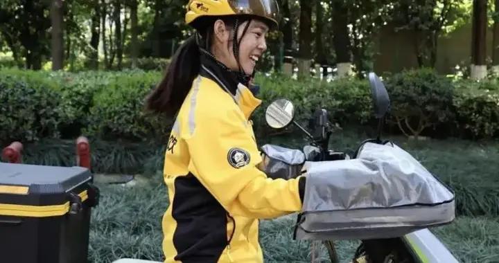 腦癱女送外賣7年：我搖搖晃晃，也能晃出自己的人生