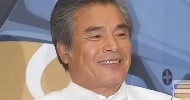 逆天視帝：6個老婆一屋同住，每人7萬生活費，71歲娶第七房小嬌妻