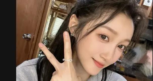 關曉彤高考數學131分，考完以爲自己能上北大！從小學霸文理雙全