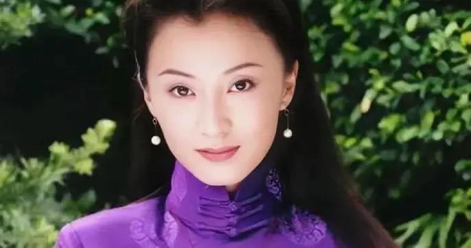 可雲徐露：和丈夫閃婚，嫌他醜不要孩子，丈夫給她245萬生下女兒