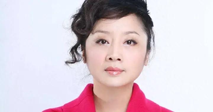 和王新軍離婚16年，唐靜獨自撫養兒子的艱辛歲月，母子倆怎樣了？