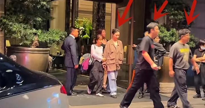 黃渤雷佳音倪妮深夜聚餐，倪妮喝美了走路被人攙扶，素顏依然很美