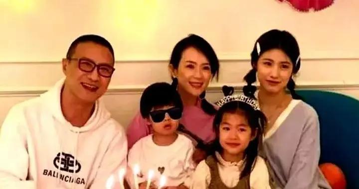 汪峯帶兒女逛街被偶遇，迴歸好爸爸角色，9歲醒醒顏值高似章子怡