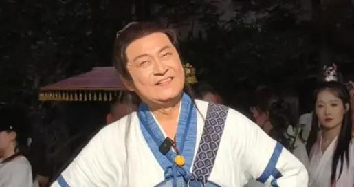 曾兩婚兩離，把前妻打到住院，瓊瑤劇男主爲何他的晚年最慘