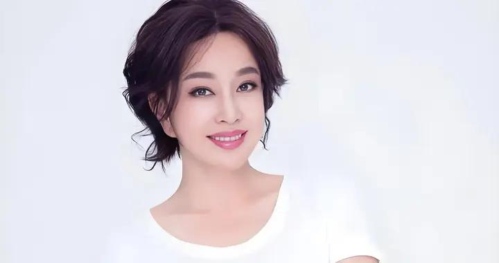 劉曉慶：4段婚姻沒孩子，把外甥當兒子養了半生，晚年全靠他支撐