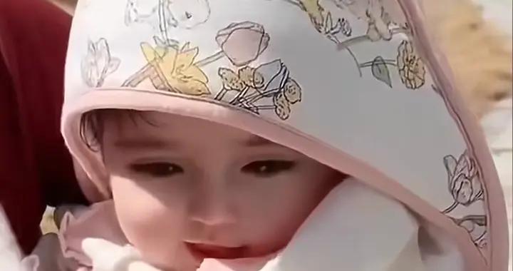 “最美嬰兒”火上新華社，出生自帶美顏！網友：順手比順產快