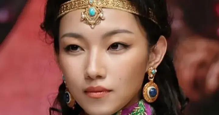 阿彌塔婢女太過貌美，與之形成鮮明對比，誰纔是女主誰是女配？