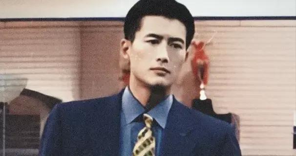 與江珊分手後，51歲娶小16歲富婆再度爆紅，他憑什麼逆轉人生？