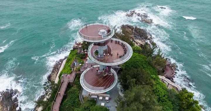 海陸雙月灣