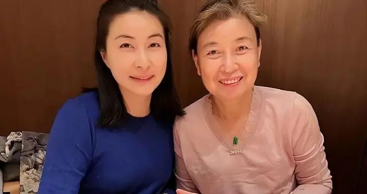 68歲範玉梅：女兒是世界冠軍郭晶晶，幫霍家帶大3個孫子孫女