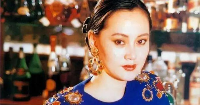 大宋佳：丈夫患病帶女兒離開，轉身赴美嫁地產大亨，如今過得如何