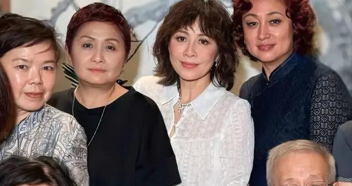 劉嘉玲回蘇州老家，和中學同學過60歲生日，狀態年輕、像四十出頭