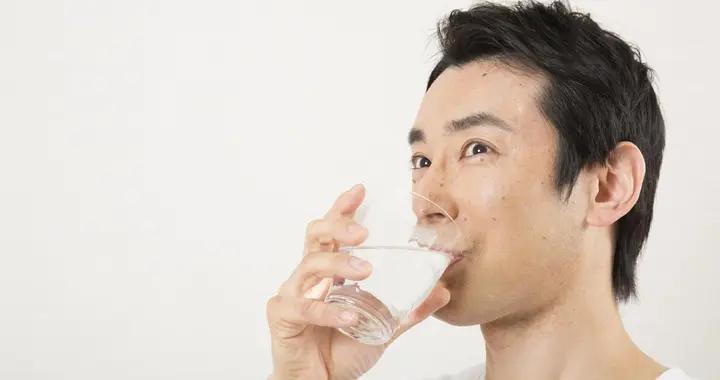 酒後頭疼的急救指南，學會這幾招，頭疼立馬緩解！