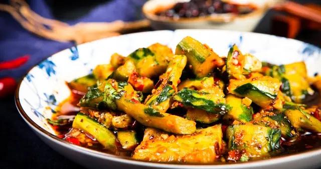 夏季天氣炎熱，多喫這5道清熱潤燥菜，除了苦瓜還有它們
