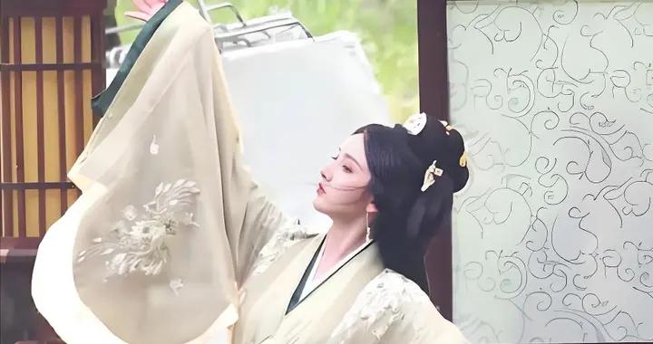 女演員長相有多重要？《折腰》裏宋祖兒和何泓姍一出場，你就懂了