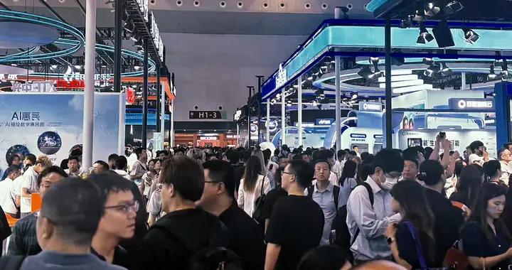 世界人工智能大會擠滿了想買單的普通人丨一線