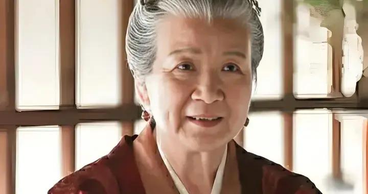 戲裏兒孫滿堂，戲外無兒無女，與丈夫相濡以沫58年，拍戲終身未育