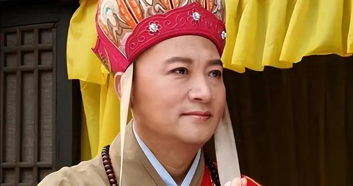 72歲遲崇瑞賣房帶貨，入贅豪門33年，他得到了什麼？