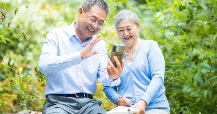 “新型養老”正盛行，晚年不用住養院也不用靠子女，既愜意又自由