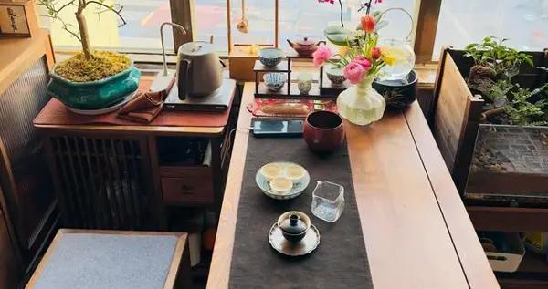 河北一阿姨把陽臺改成了觀景茶室，全屋禪意十足，真的太高級了！