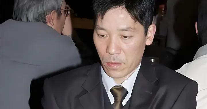 他是上海第二位特級大師 胡榮華徒弟 四次獲個人賽前六 兩度亞洲奪霸