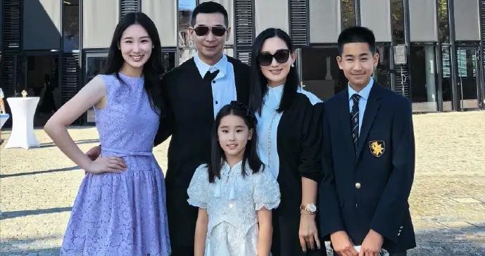53歲的趙文卓沒有想到，18歲的女兒和13歲的兒子已經開始爲他爭光