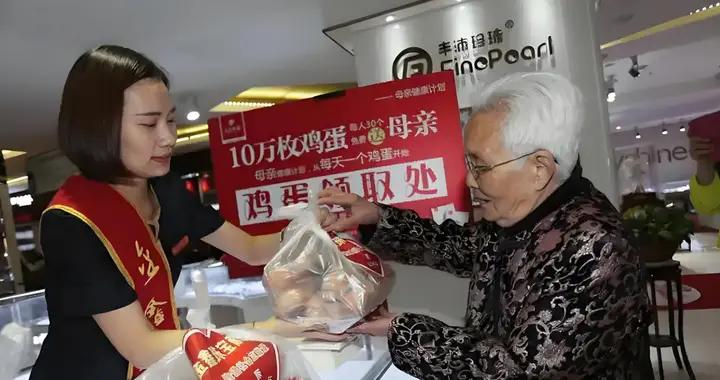 “新型騙局”專門盯上老年人，很多老人退休金被掏空，原因太扎心