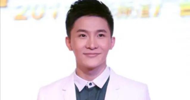 “最帥主持人”邊策：25歲進央視，32歲墜樓身亡，母親痛苦餘生