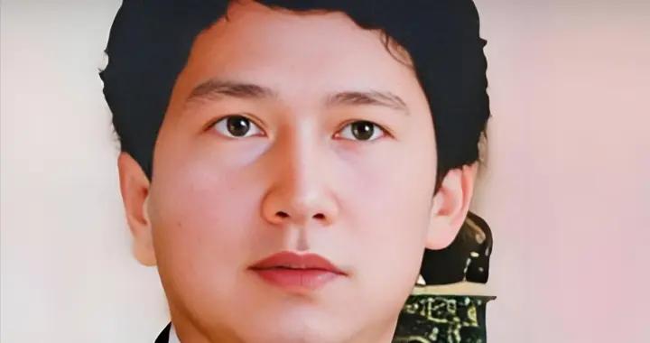 被美國老太包養成富豪的李春平，如今老年癡呆，身邊人都圖他的錢