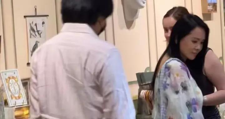 伊能靜一家巴黎被偶遇，素顏穿花裙美回30歲，秦昊滿身褶子顯邋遢