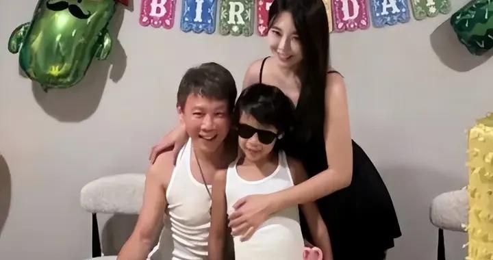 56歲陶喆在美國慶生，臉上膠質感很重認不出，小18歲老婆又美又嫩