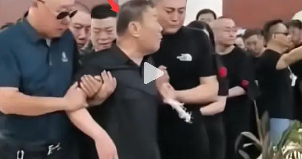 楊少華葬禮楊議受爭議，消費老父親再添石錘，30天直播27場成側證