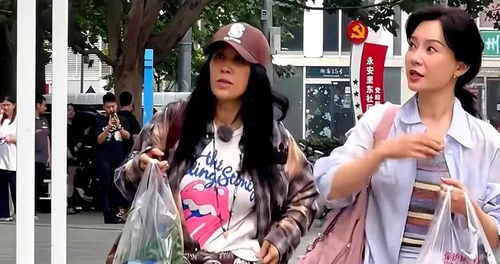 看到48歲陳數與58歲那英在一起時，我終於明白會穿對女人的重要性