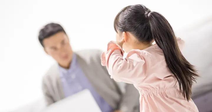 和孩子生氣時，家長再憤怒也要把這幾句話忍住不說，傷害性太強