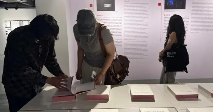 這場大展第六次落地上海，12位藝術家帶着原作來了