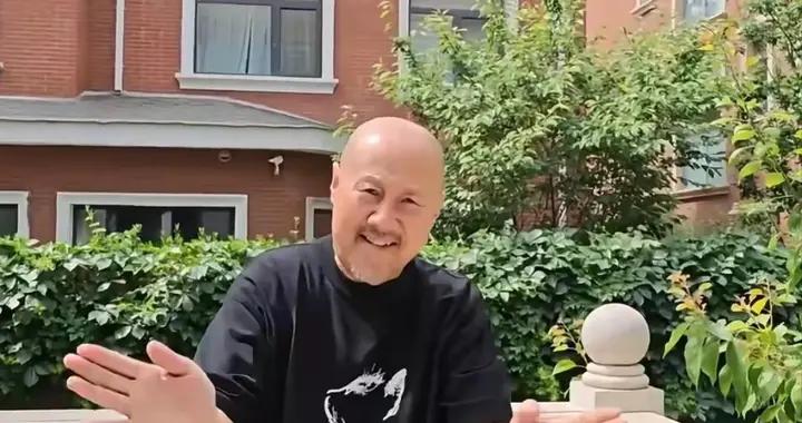 65歲騰格爾回內蒙，祖宅上千平、還有5000畝草場，每年開銷上百萬