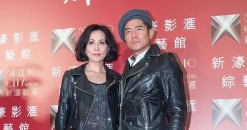 60歲郭富城和劉嘉玲同框太炸！一個帥氣一個優雅，狀態逆天像30歲