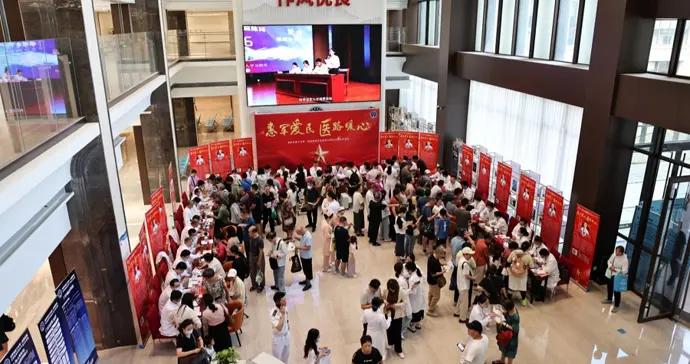 “明星”藥品免費送！長海醫院開展慶八一大型義診活動，老兵感動落淚