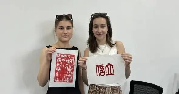 80名海外青少年來滬參加夏令營，在這所高校體悟誠信文化