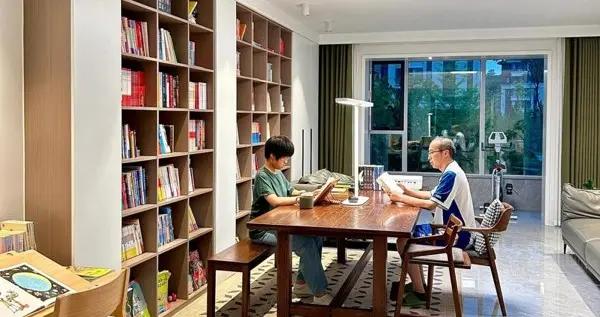 新家入住一年，我發現最不後悔的就是客廳改書房，真是越住越喜歡