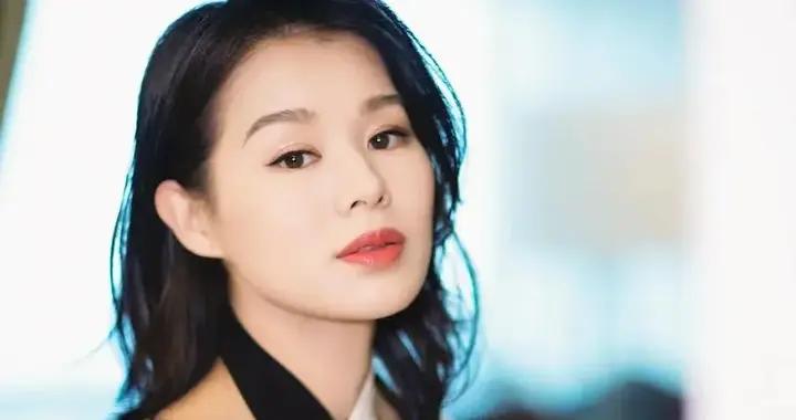 胡杏兒，不懼外界眼光，活成自己的大女主