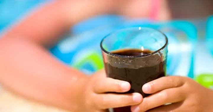這些飲料已入“黑名單”，娃再渴也不能喝，可惜許多家長還不清楚