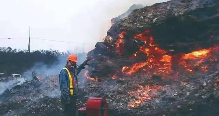 賀蘭山煤礦燃燒了300多年,距黃河僅55公里,爲什麼不用水澆滅?