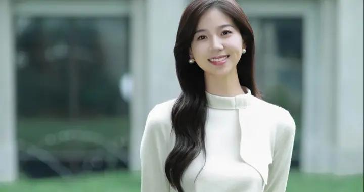 和鄰居姐姐車裏打鬧，被李嬸看到，流言四起，卻讓我收穫美好愛情