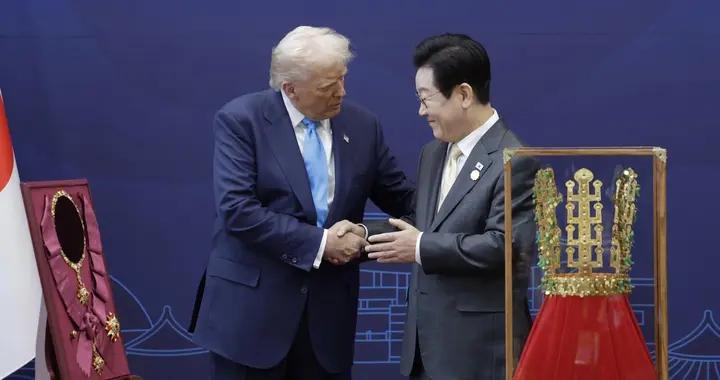 比高市更諂媚！李在明給特朗普奉上金色王冠，還附帶韓國最高榮譽
