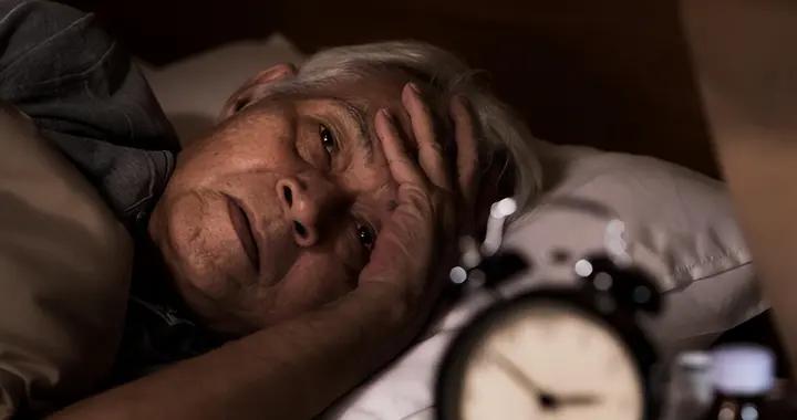 失眠最怕喫“這菜”，每天喫點，安神助睡眠，一覺睡到大天亮！