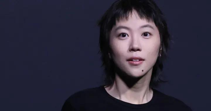 一天3個瓜！昔日頂流離婚，天后女兒和女星同居，鋼琴家被控訴